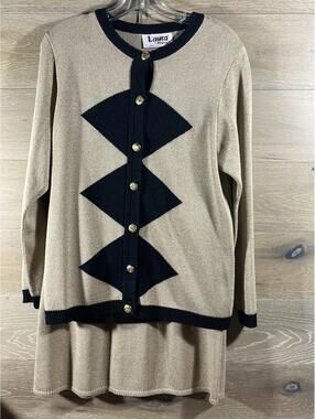 Vtg Laura by Alyzia Sz 12 Knit Sweater Skirt Suit Set USA w Metal Buttons